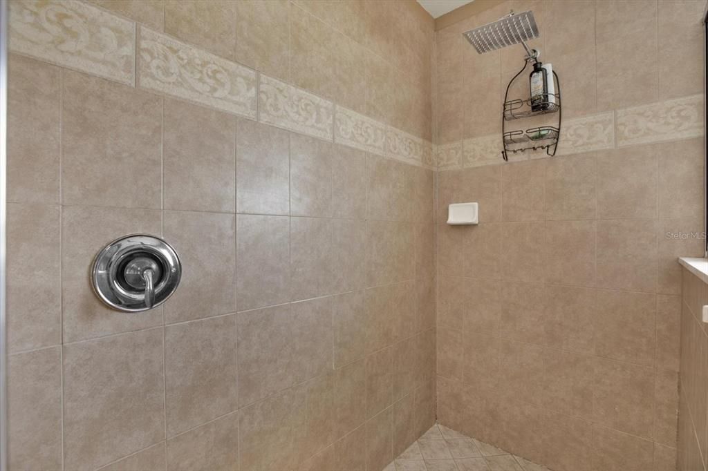 En Venta: $499,900 (4 camas, 2 baños, 2879 Pies cuadrados)