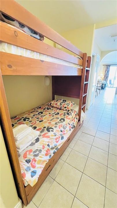 For Sale: $252,000 (1 beds, 2 baths, 798 Square Feet)
