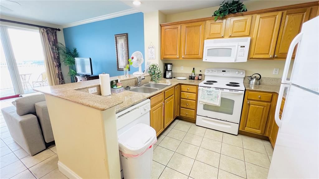 For Sale: $252,000 (1 beds, 2 baths, 798 Square Feet)