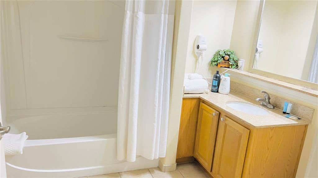 For Sale: $252,000 (1 beds, 2 baths, 798 Square Feet)