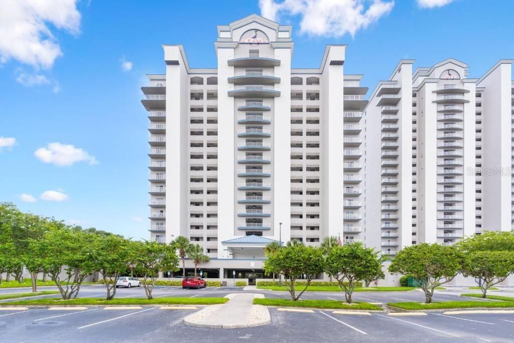 For Sale: $252,000 (1 beds, 2 baths, 798 Square Feet)