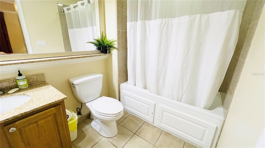 For Sale: $252,000 (1 beds, 2 baths, 798 Square Feet)