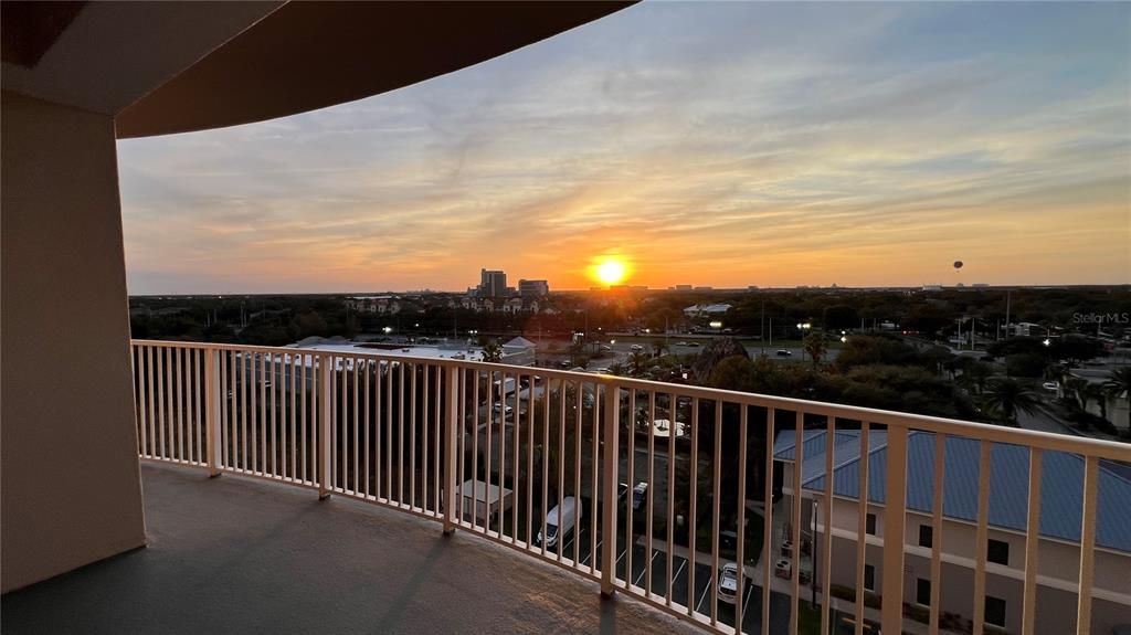 For Sale: $252,000 (1 beds, 2 baths, 798 Square Feet)