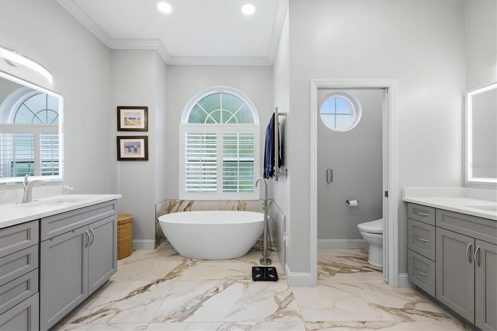 For Sale: $875,000 (3 beds, 2 baths, 2520 Square Feet)