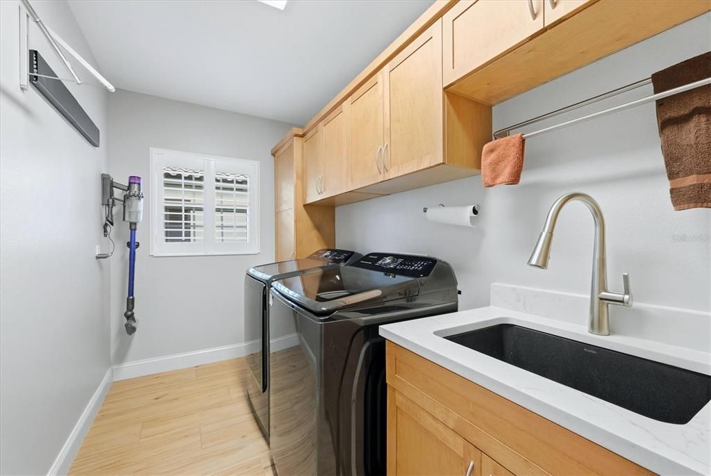 For Sale: $875,000 (3 beds, 2 baths, 2520 Square Feet)