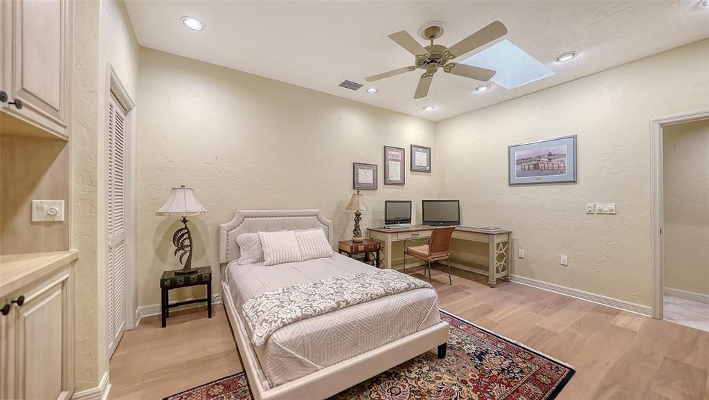 En Venta: $829,000 (3 camas, 3 baños, 3217 Pies cuadrados)