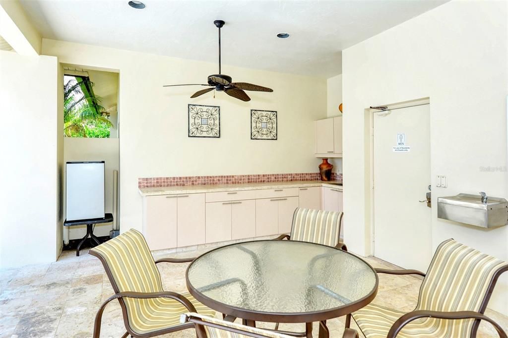 En Venta: $829,000 (3 camas, 3 baños, 3217 Pies cuadrados)