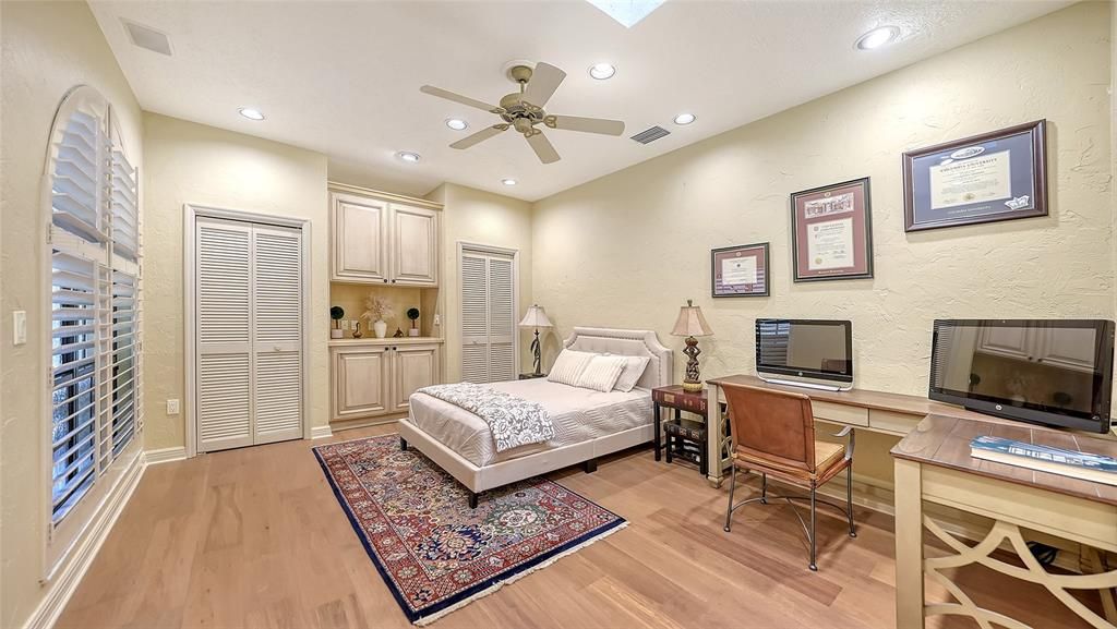 En Venta: $829,000 (3 camas, 3 baños, 3217 Pies cuadrados)