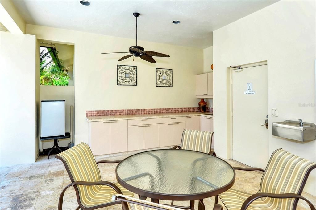 En Venta: $829,000 (3 camas, 3 baños, 3217 Pies cuadrados)