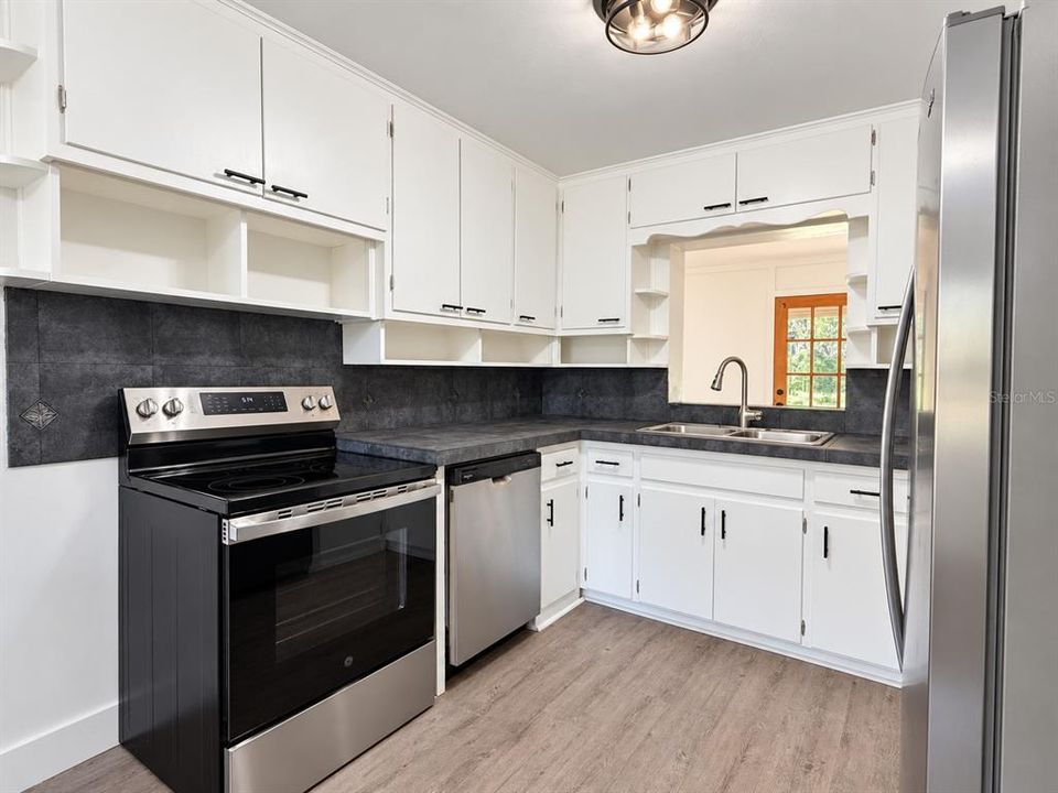 В аренду: $1,995 (3 спален, 2 ванн, 1627 Квадратных фут)