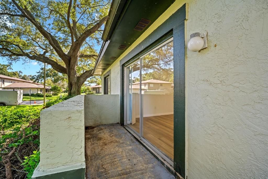 For Sale: $160,000 (2 beds, 1 baths, 752 Square Feet)