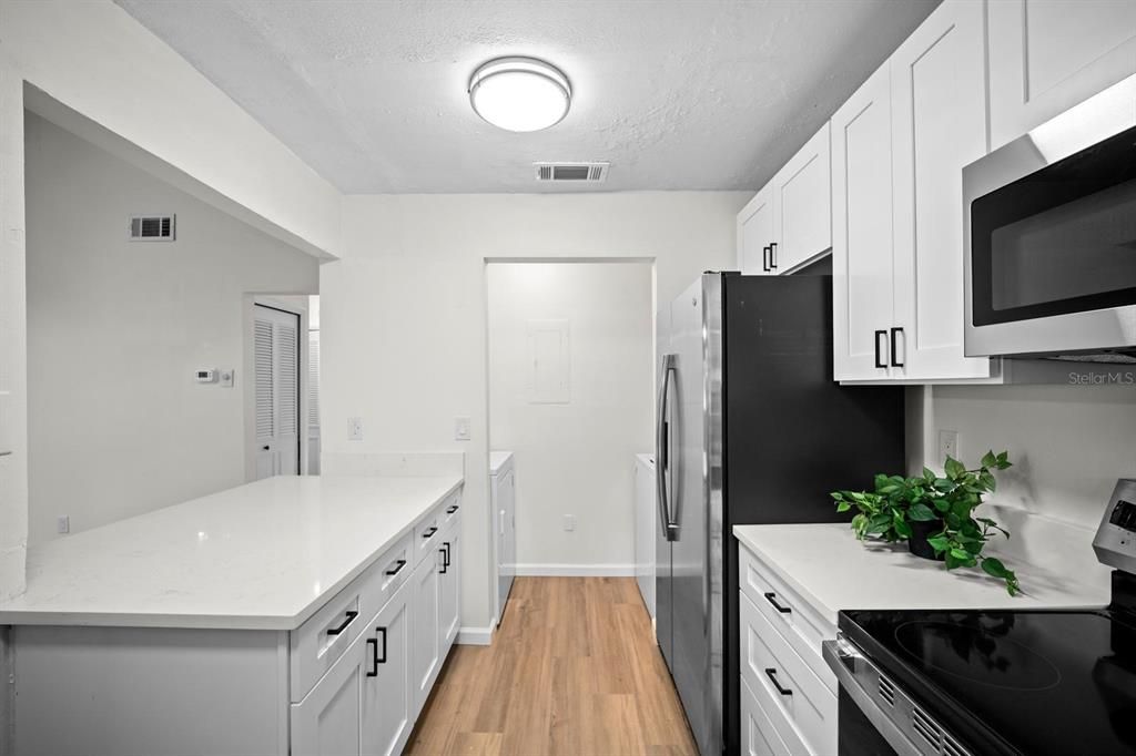 For Sale: $160,000 (2 beds, 1 baths, 752 Square Feet)