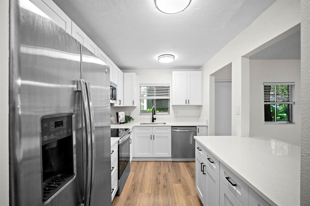 For Sale: $160,000 (2 beds, 1 baths, 752 Square Feet)