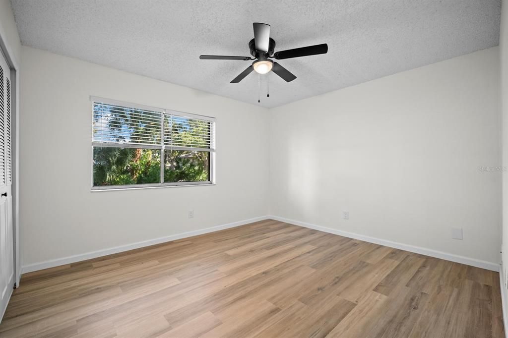 For Sale: $160,000 (2 beds, 1 baths, 752 Square Feet)