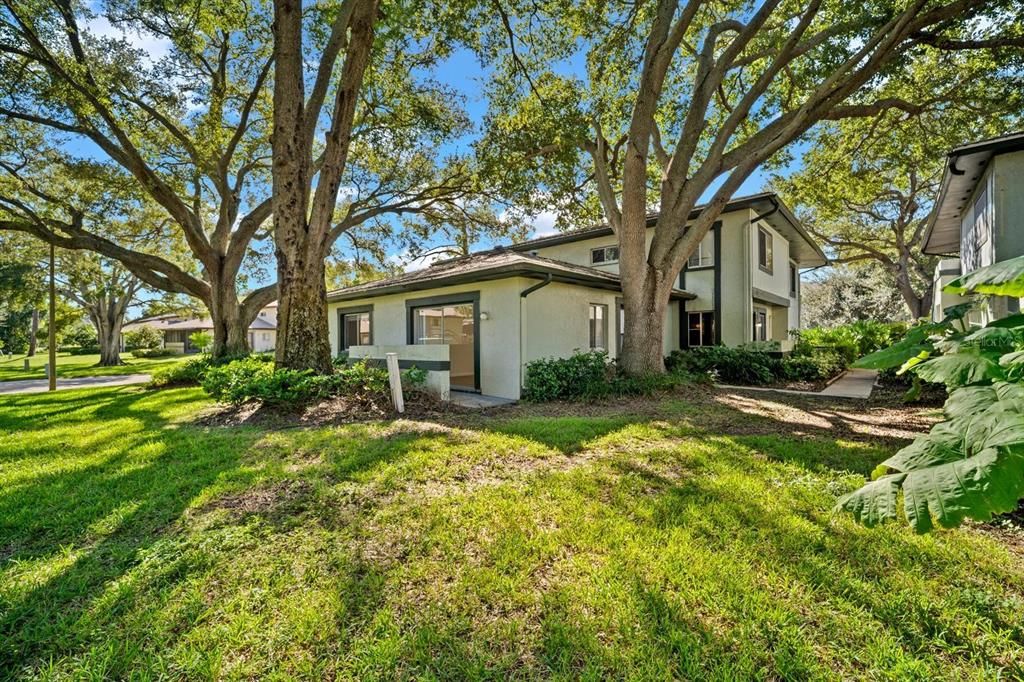 For Sale: $160,000 (2 beds, 1 baths, 752 Square Feet)