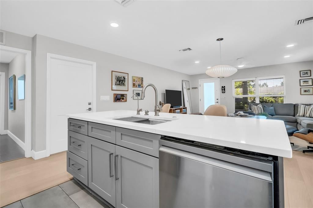 En Venta: $775,000 (3 camas, 2 baños, 1786 Pies cuadrados)