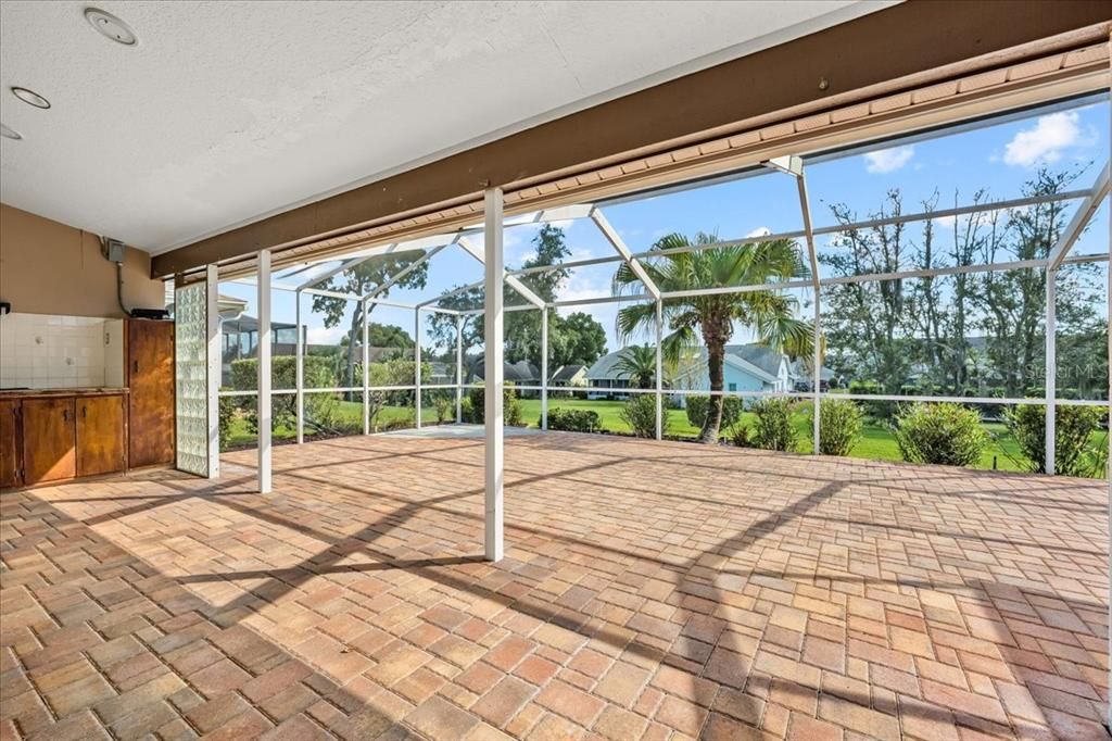 For Rent: $2,300 (3 beds, 2 baths, 2142 Square Feet)