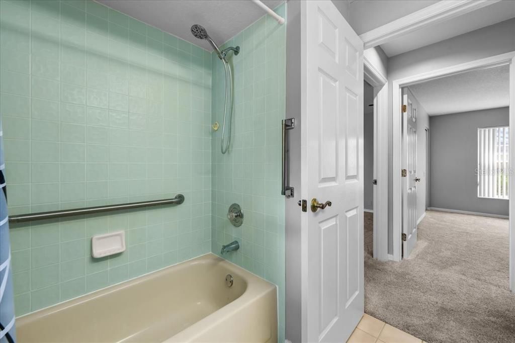 For Rent: $2,300 (3 beds, 2 baths, 2142 Square Feet)