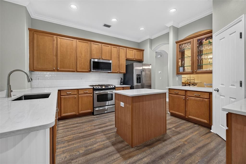 For Sale: $675,000 (5 beds, 4 baths, 3236 Square Feet)