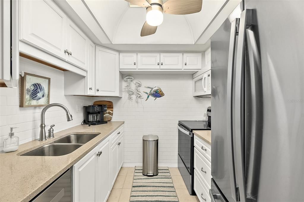 For Sale: $249,900 (2 beds, 2 baths, 1184 Square Feet)