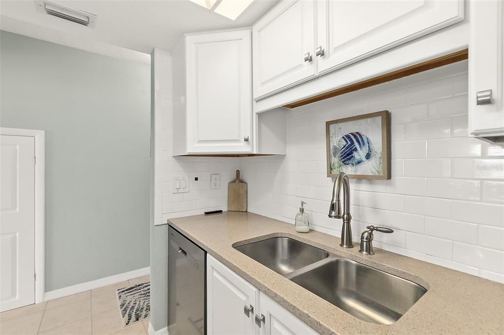 For Sale: $249,900 (2 beds, 2 baths, 1184 Square Feet)