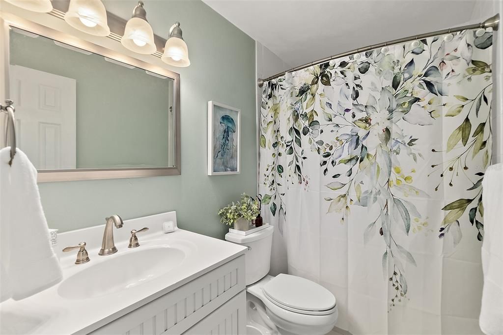 For Sale: $249,900 (2 beds, 2 baths, 1184 Square Feet)