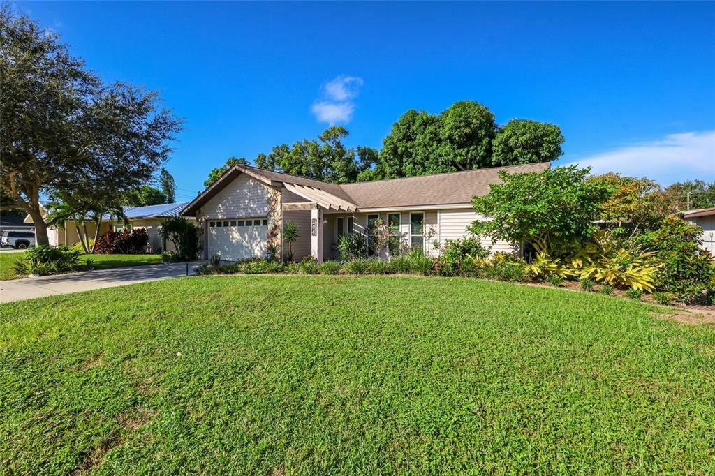 For Sale: $449,000 (3 beds, 2 baths, 1657 Square Feet)