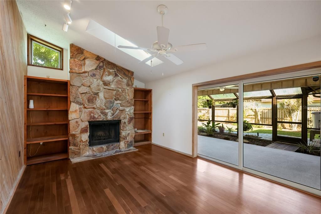 For Sale: $449,000 (3 beds, 2 baths, 1657 Square Feet)