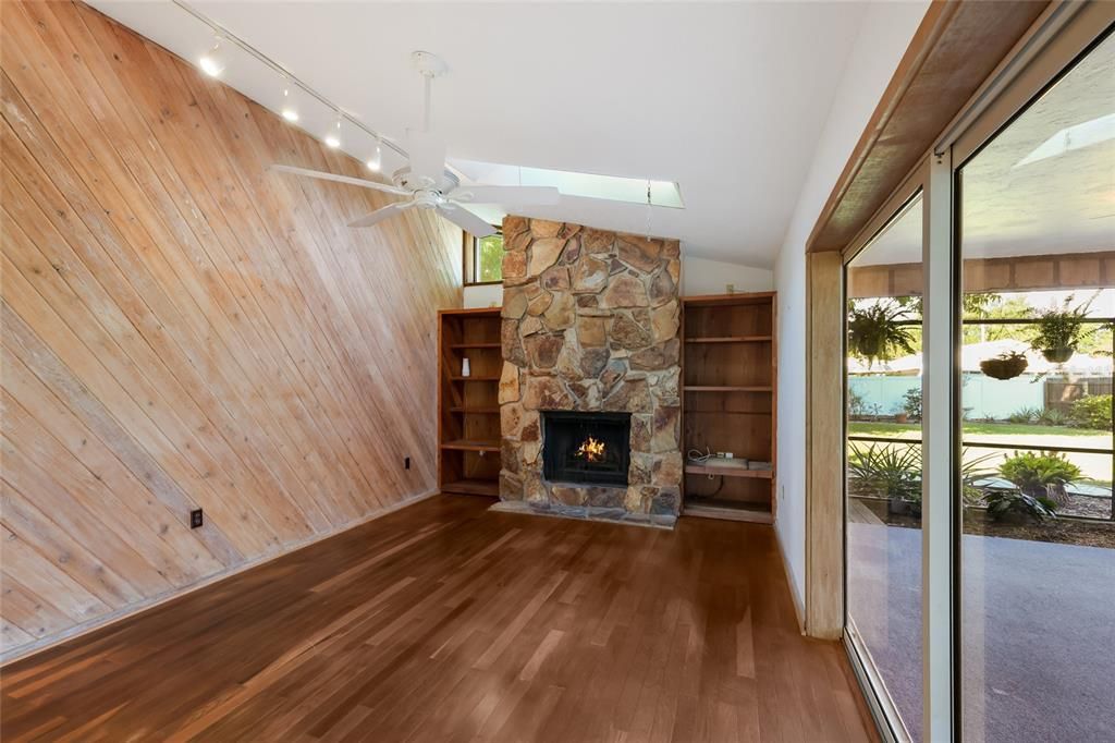 For Sale: $449,000 (3 beds, 2 baths, 1657 Square Feet)