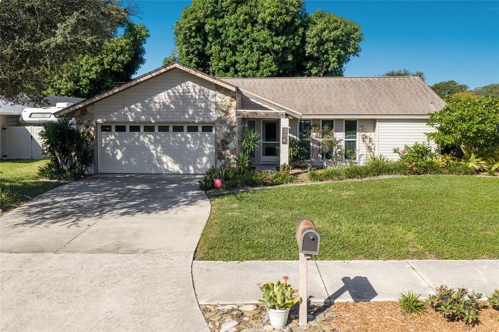 For Sale: $449,000 (3 beds, 2 baths, 1657 Square Feet)