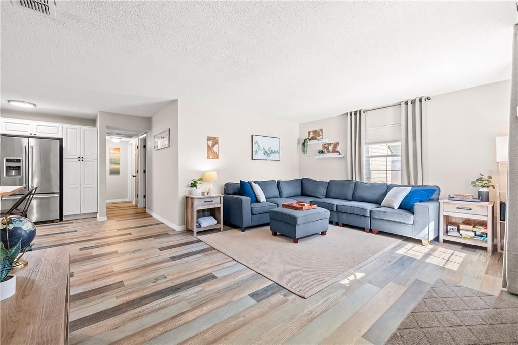 На продажу: $499,900 (4 спален, 2 ванн, 1387 Квадратных фут)