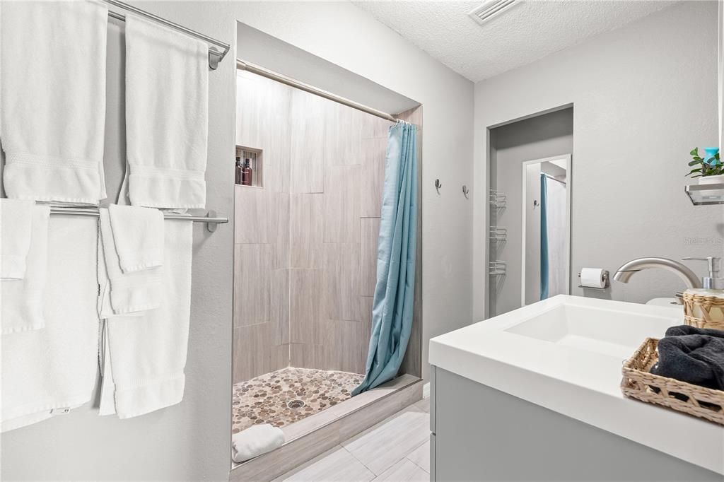 На продажу: $499,900 (4 спален, 2 ванн, 1387 Квадратных фут)