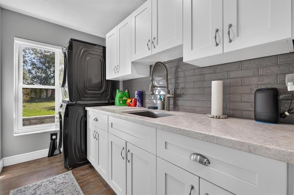 For Sale: $414,900 (3 beds, 2 baths, 1901 Square Feet)