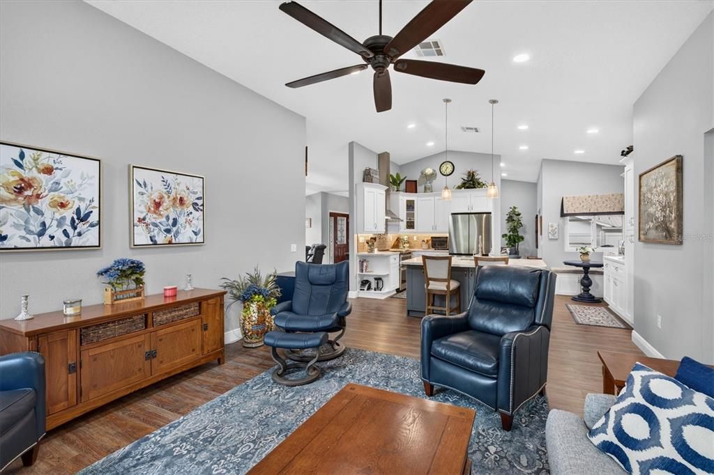 For Sale: $414,900 (3 beds, 2 baths, 1901 Square Feet)