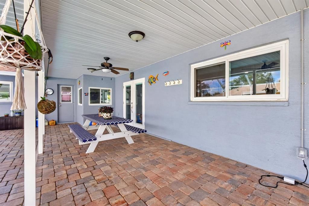 For Sale: $414,900 (3 beds, 2 baths, 1901 Square Feet)