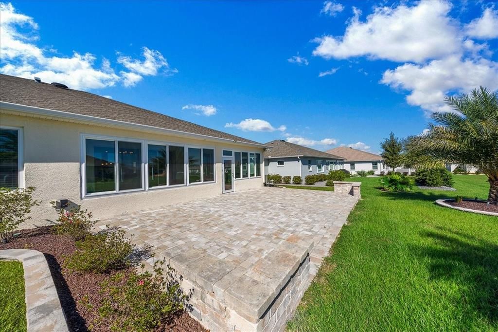 For Sale: $640,000 (3 beds, 3 baths, 2329 Square Feet)