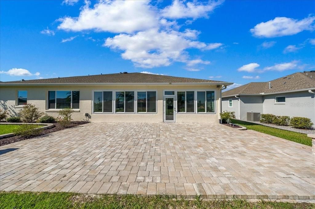 For Sale: $640,000 (3 beds, 3 baths, 2329 Square Feet)