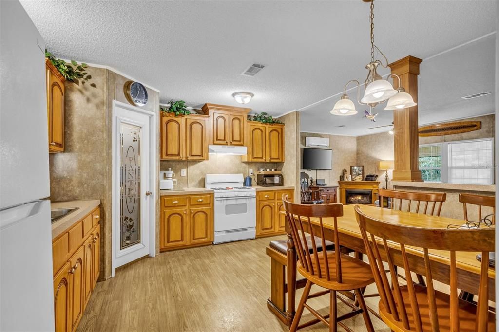 For Sale: $650,000 (3 beds, 2 baths, 1144 Square Feet)