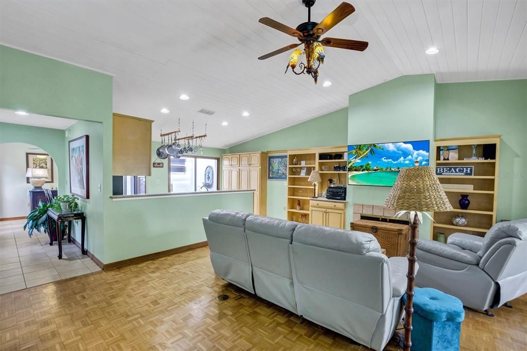 En Venta: $250,000 (2 camas, 2 baños, 1468 Pies cuadrados)