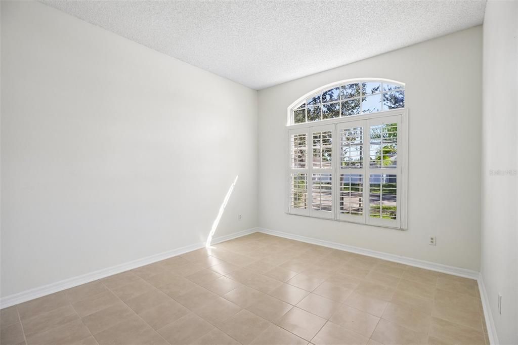 En Venta: $449,000 (4 camas, 2 baños, 1995 Pies cuadrados)