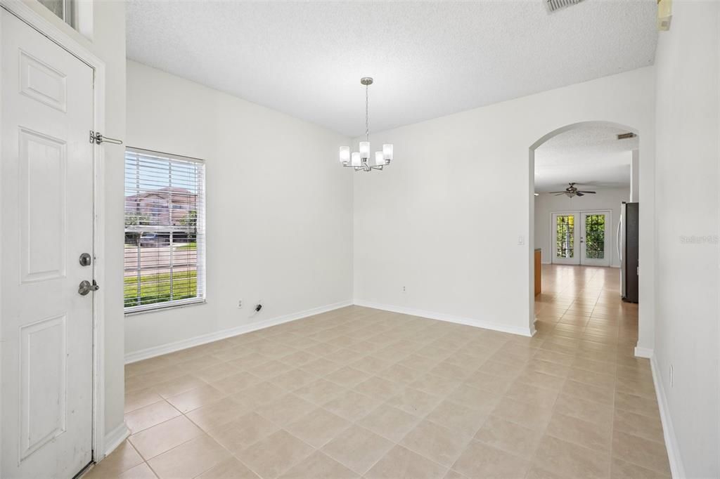 En Venta: $449,000 (4 camas, 2 baños, 1995 Pies cuadrados)