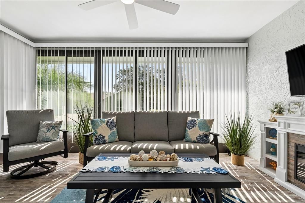 For Sale: $374,900 (2 beds, 2 baths, 1110 Square Feet)