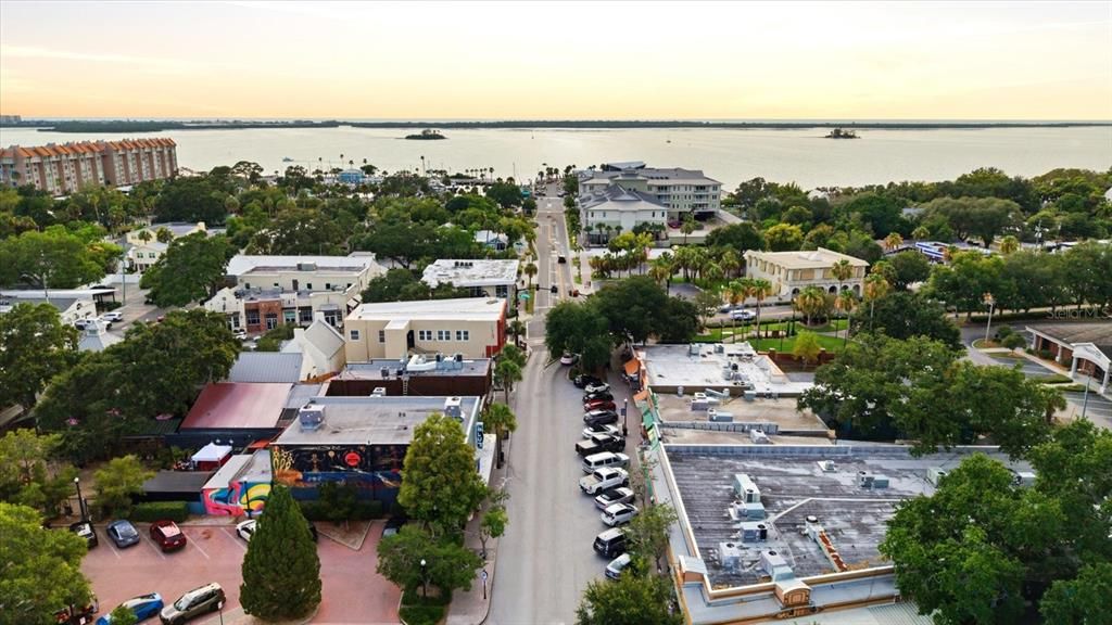 For Sale: $374,900 (2 beds, 2 baths, 1110 Square Feet)