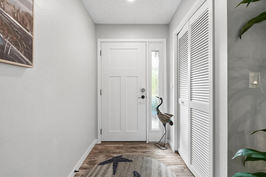 For Sale: $374,900 (2 beds, 2 baths, 1110 Square Feet)