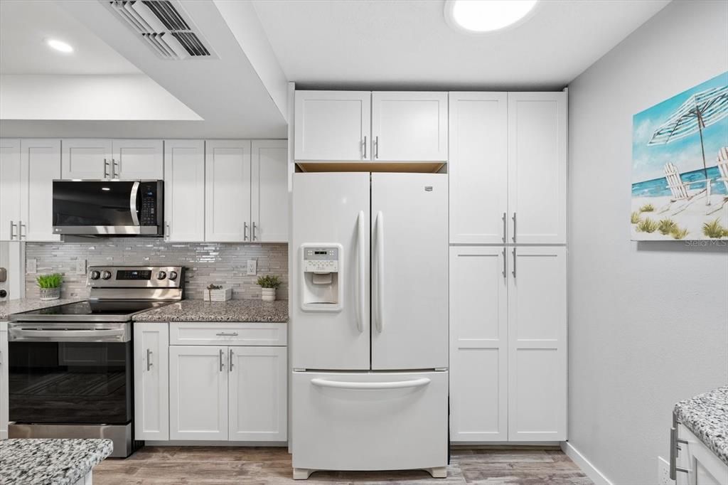 For Sale: $374,900 (2 beds, 2 baths, 1110 Square Feet)