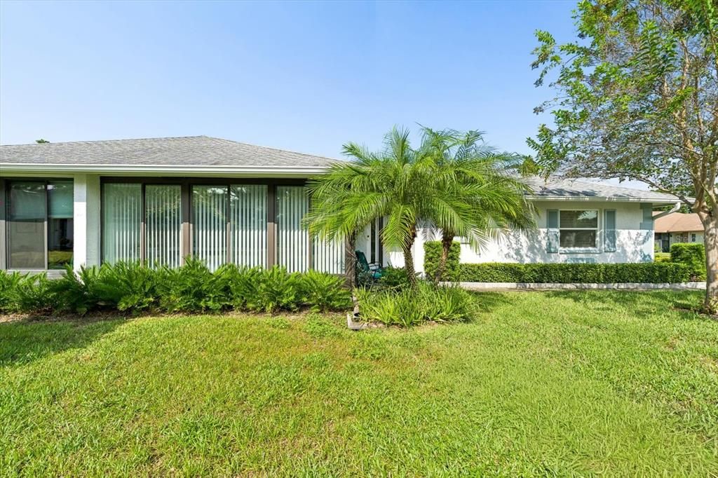 For Sale: $374,900 (2 beds, 2 baths, 1110 Square Feet)