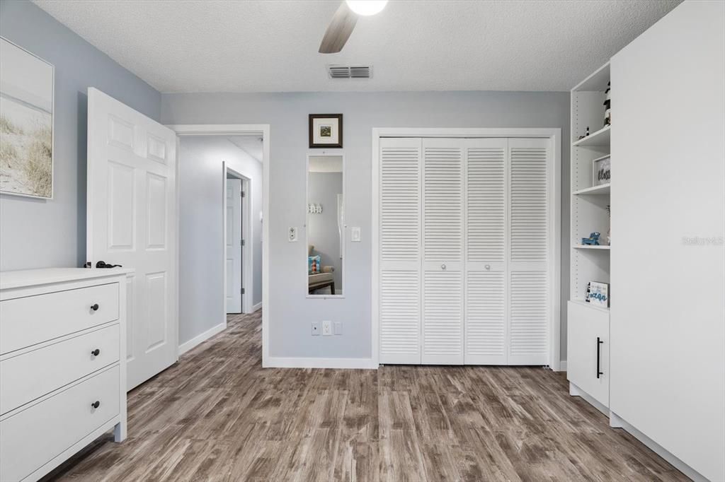 For Sale: $374,900 (2 beds, 2 baths, 1110 Square Feet)