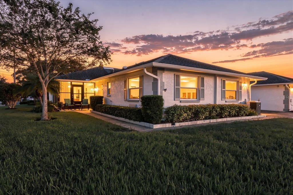 For Sale: $374,900 (2 beds, 2 baths, 1110 Square Feet)
