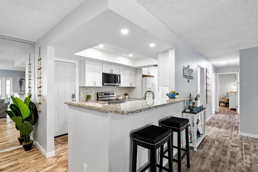 For Sale: $374,900 (2 beds, 2 baths, 1110 Square Feet)