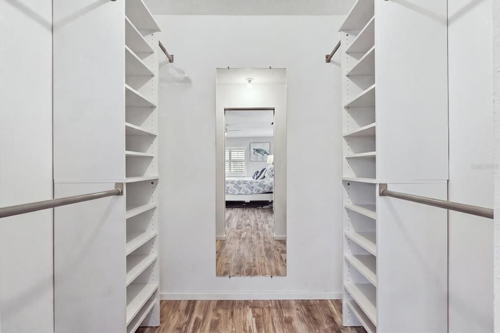 For Sale: $374,900 (2 beds, 2 baths, 1110 Square Feet)
